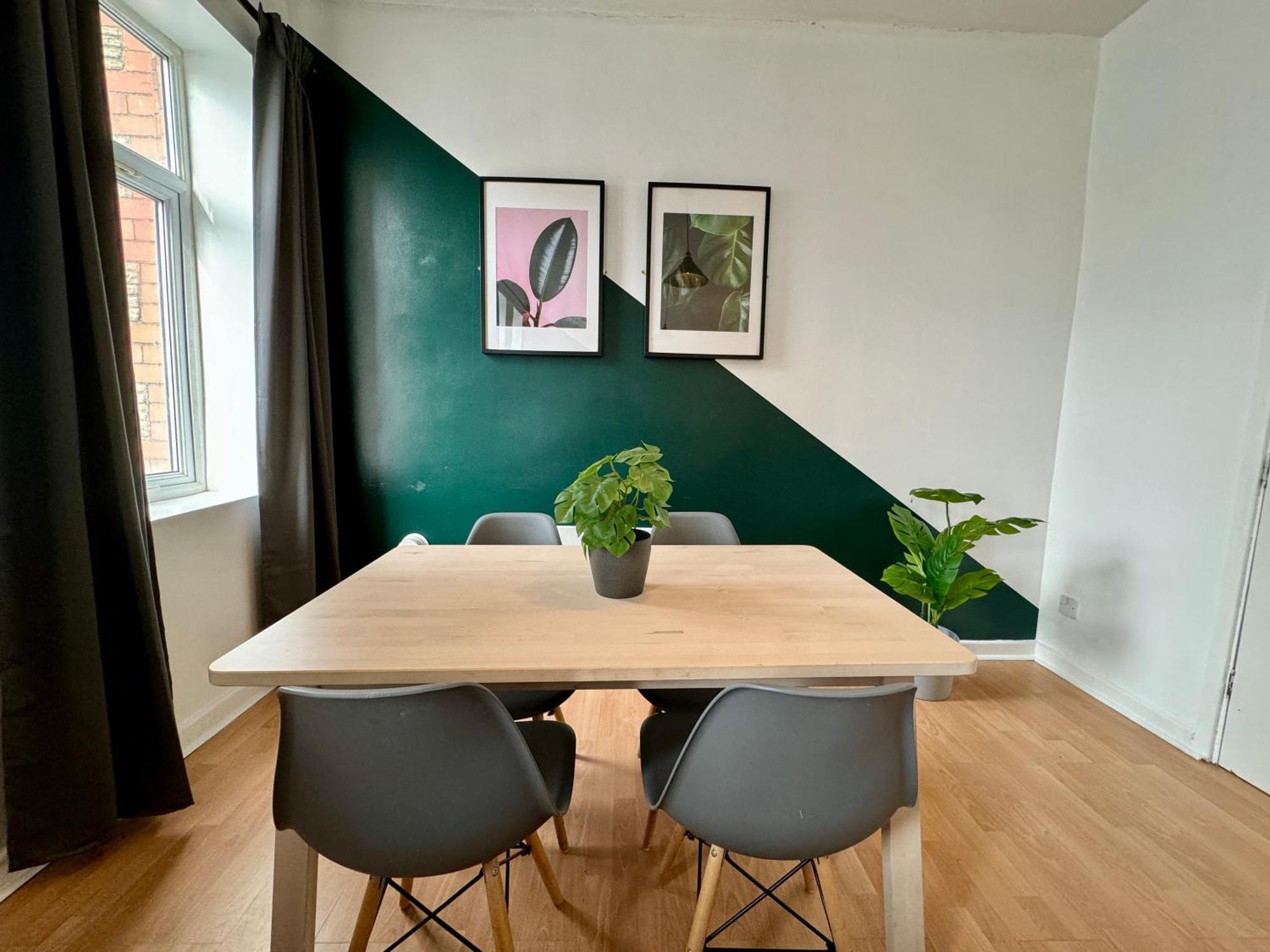 Space For Groups, 10 Mins From Queen St! Cardiff Buitenkant foto
